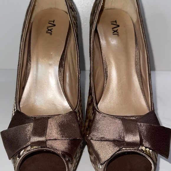 Taxi, Satin tan and brown peep toe heels - Picture 2 of 4